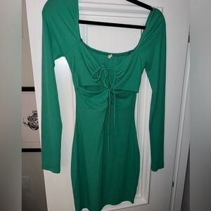 Super cute longsleeve green mini dress with cutouts